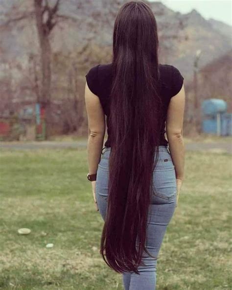 بنت شعرها طويل